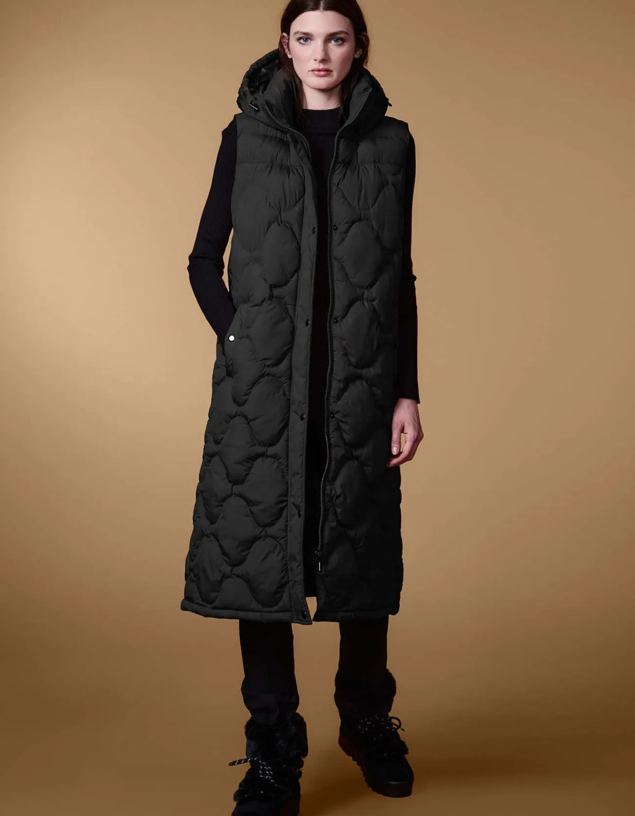 Bernardo Fashions Long Walk Cozy Puffer Vest>Women Vests
